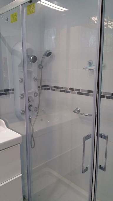 Shower is big enough for 2 or maybe 3 people!!!