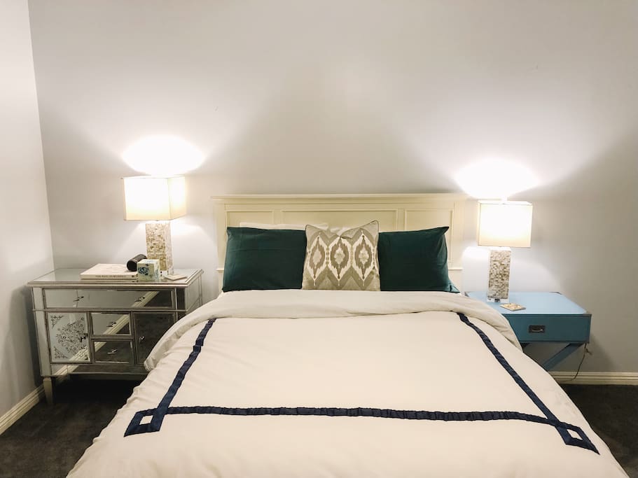 Queen bed in bedroom (from Tufts and Needles).