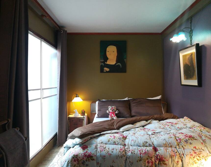 ห้องดอกรัก ชั้นล่าง ห้องนอนเตียงคู่
(Dok-Ruk Room, 1st floor)