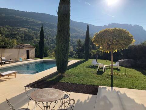 Beautiful Bastide ranked 5* with swimming pool and hot tub