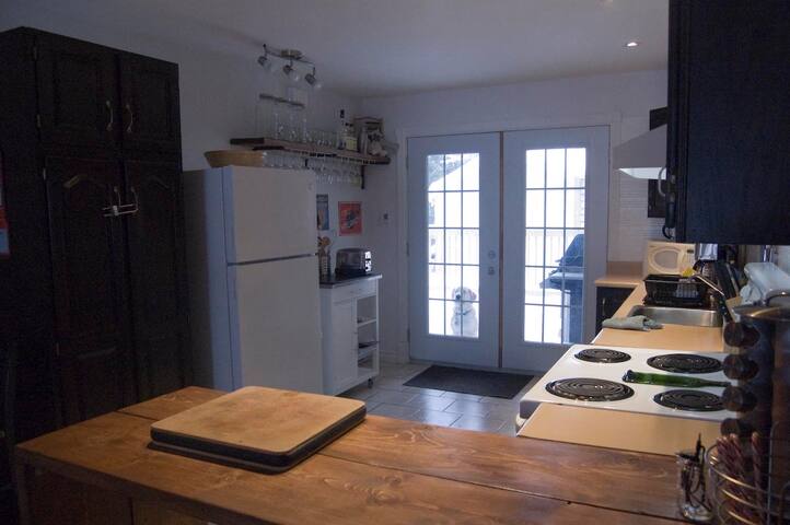 Big 5 1/2 on 2 floors to be rented with internet