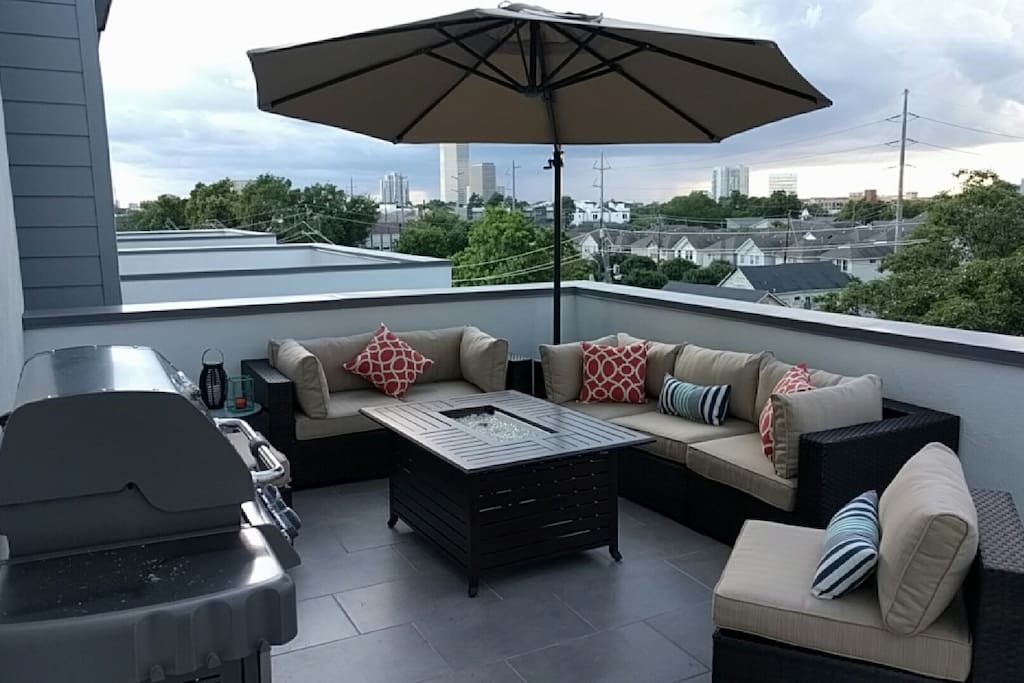 Roof deck with gas grill and fire pit!