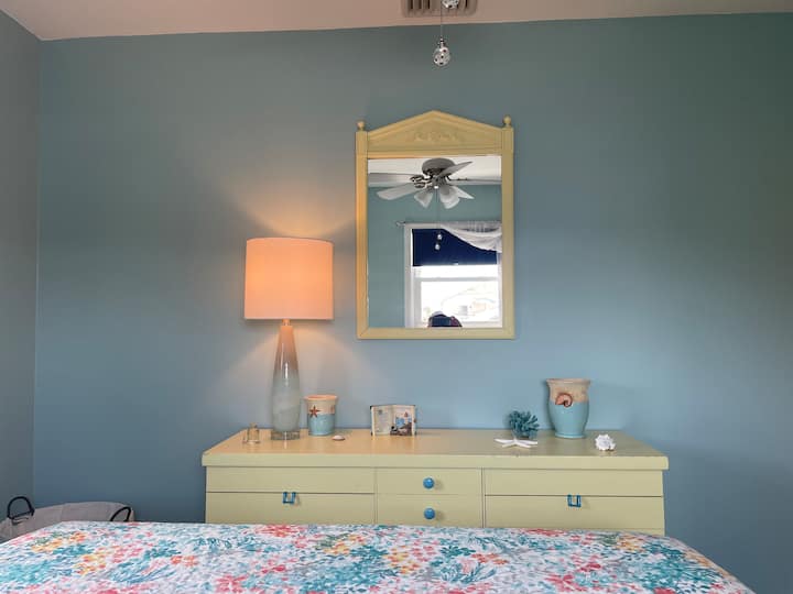 Dormitorio 1 con cama tamaño queen. 