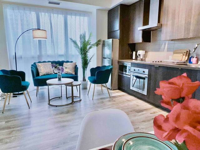 DTRogersCenter 3BD2BA king bed Parking Lakeview gallery image 4