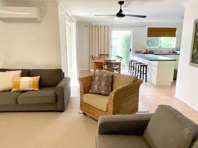 Diggers Beach Hideaway – prime beachside location!