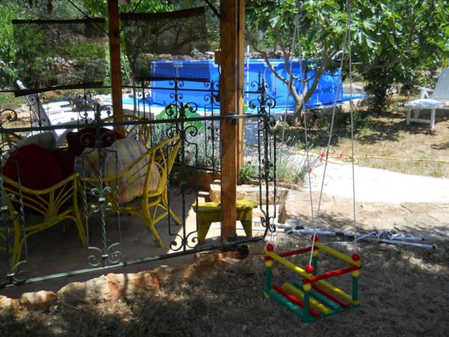 sjenica za odmor,objed i druženje u vrtu 550m2