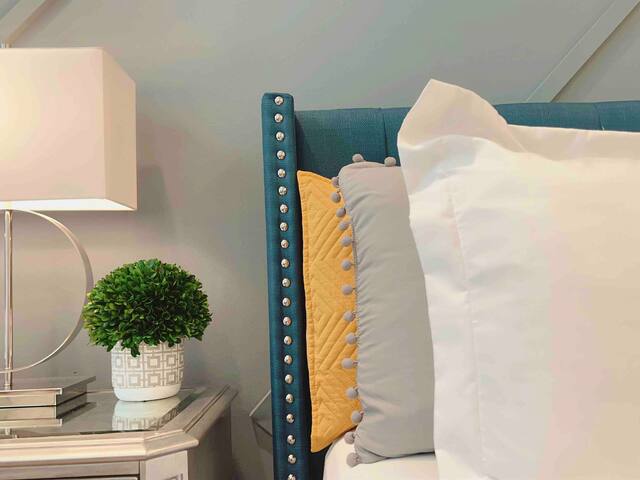 Walk to French Quarter from Modern home gallery image 3