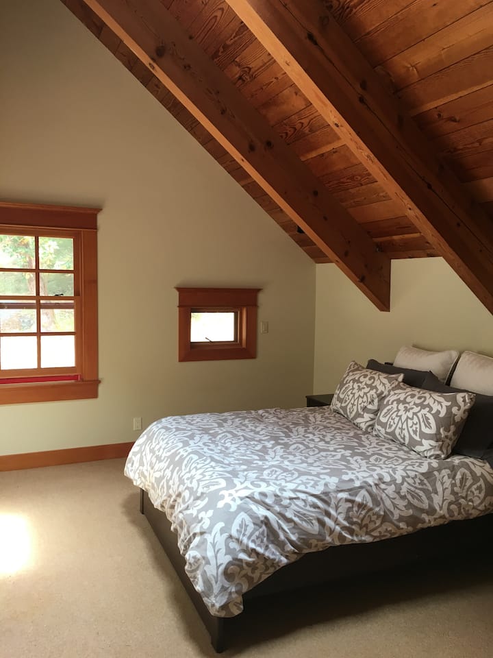 upstairs bedroom #2