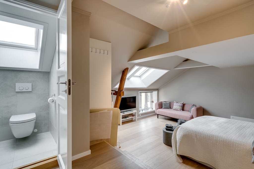 bedroom with private WC