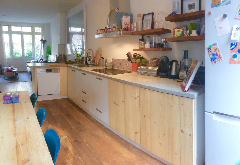 dishwasher, induction plate, microwave, fridge all for use (even though all kind of restaurants are just around the corner :)