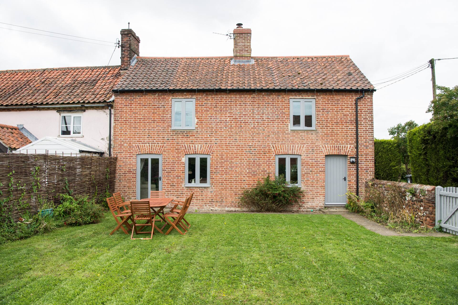 Harvey Cottage Barney 2 bed 2 bath-