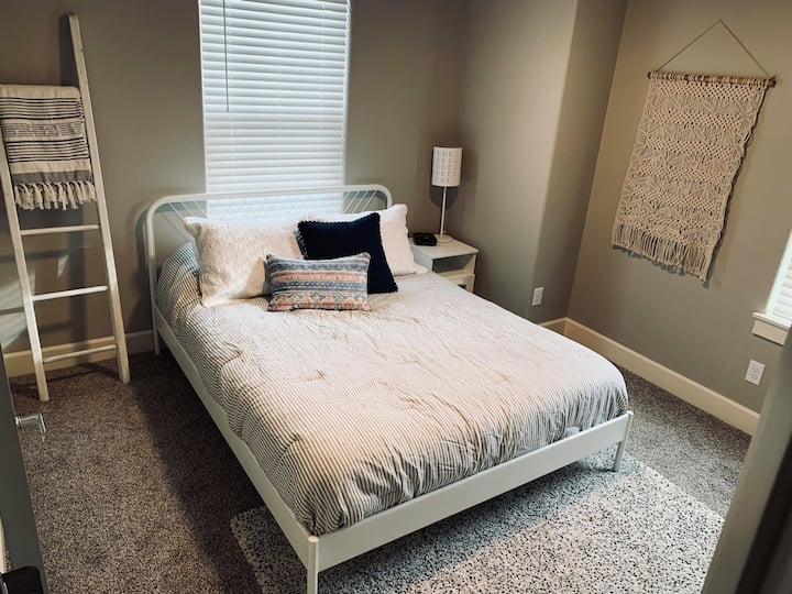 NEW 3 bedroom townhome Townhouses for Rent in Redmond, Oregon, United