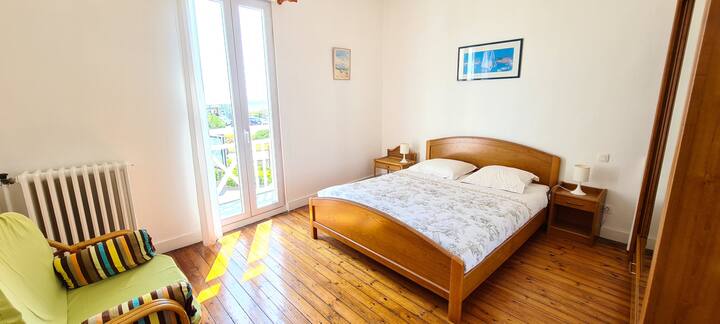 A beautiful room, spacious, with balcony and direct sea view. 
160 bed and large wardrobe.