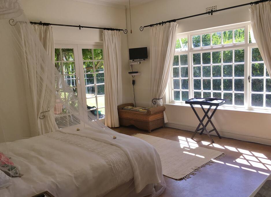 Guestroom 1 - King Size/ 2 x singles