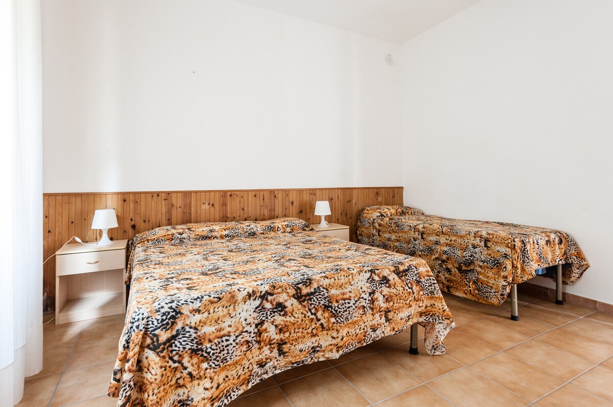 dvojlôžková spálňa s jednolôžkom a možnosťou pridania ďalšej postele