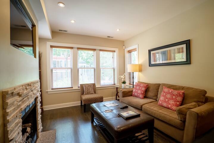 Trendy Roscoe Village 3BD/2BA w/Fireplace Cozy VN1