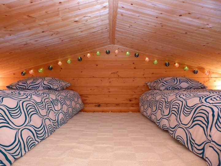 طابق الميزانين سريران 90x190 مرتبة لاتكس