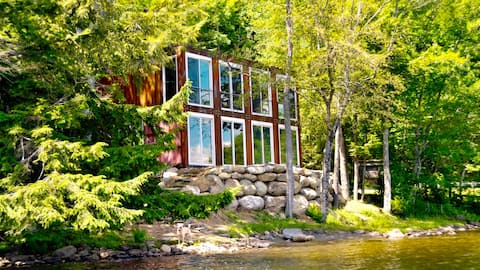 BEST OF LAKE FRONT LIVING, HOT TUB & FIREPIT !!