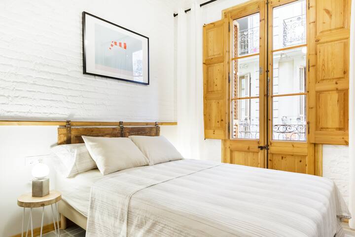 Laze in a Chic Apartment in Vila de Gracia gallery image 4