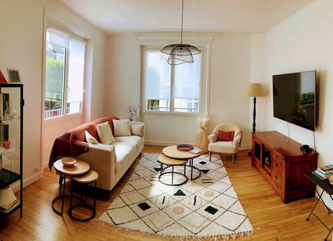 Hypercenter bright apartment.