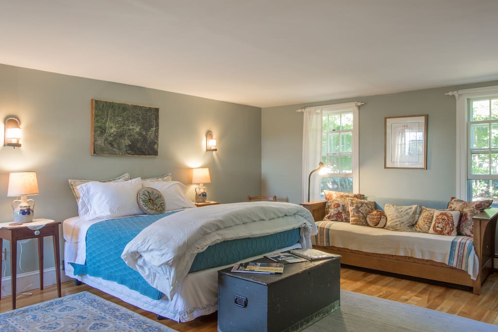 Large one bedroom complete with coffee, mini fridge, TV, large closet and comfortable bedding!