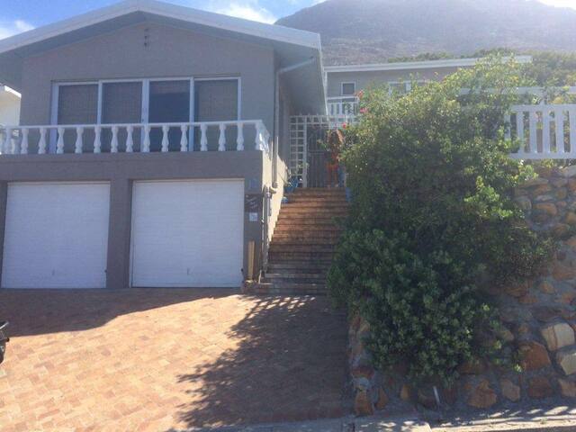 Ocean View Beach House gallery image 5