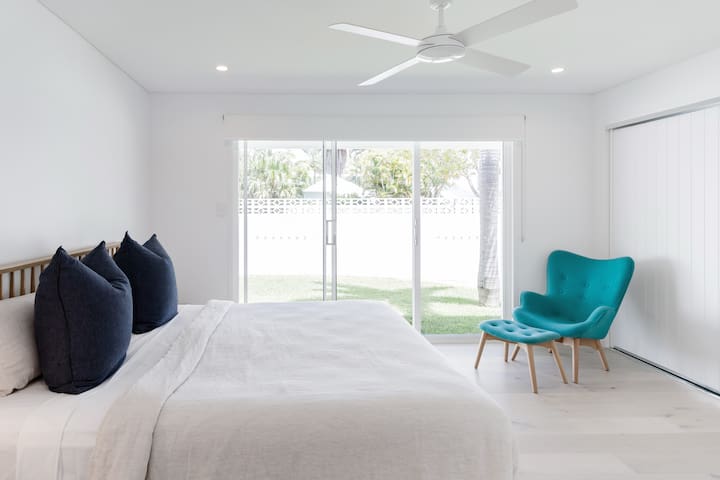 Poinciana House—Luxury Noosa Retreat close to Beach gallery image 3