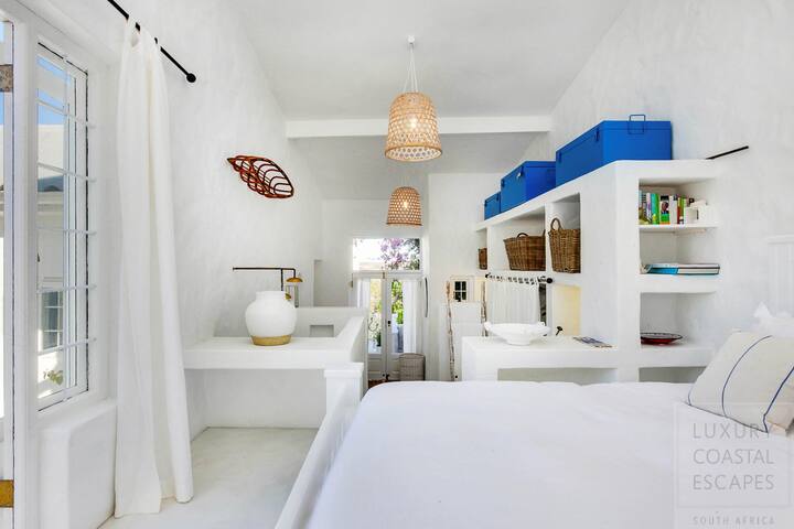 Stylish home – sea views, swimming pool in Scarbs gallery image 5