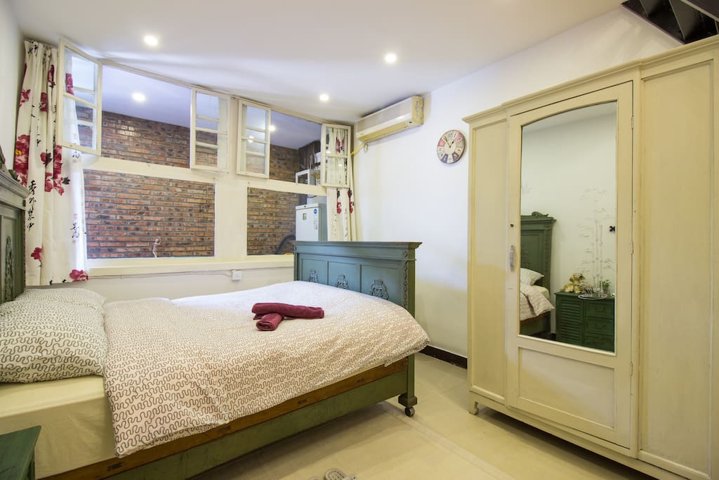 Large wardrobe for your clothes and ample space for luggage. You can remain neat and tidy despite being away from home