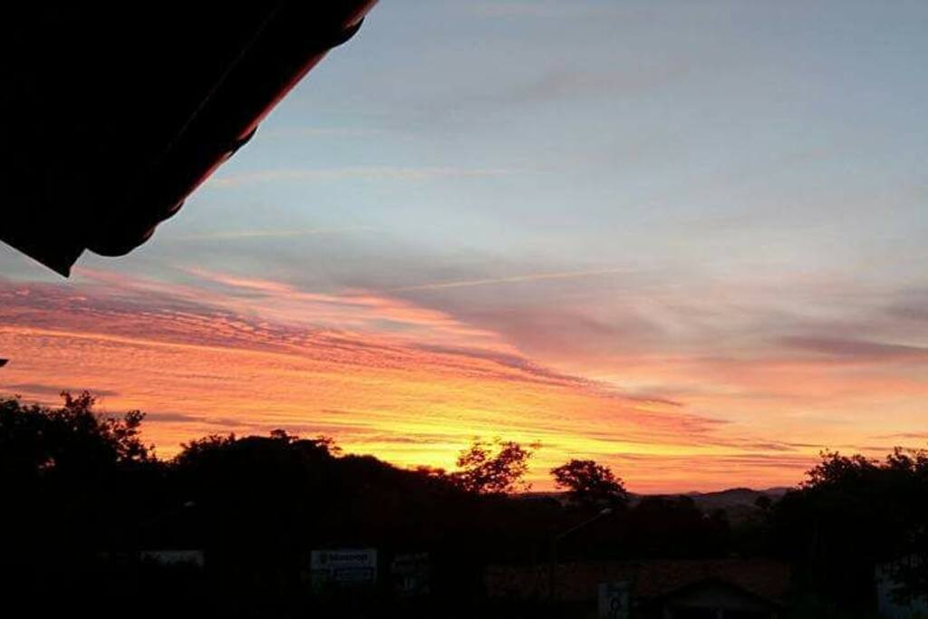Vue du balcon. Lever de soleil.