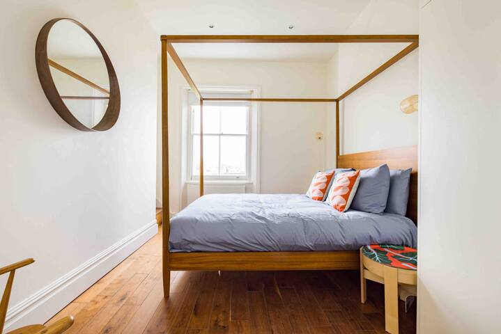 Stunning Notting Hill Apartment Beautiful Crescent gallery image 2