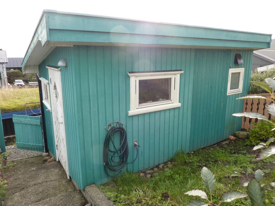 The cabin is 4.25 m * 3.52 m.