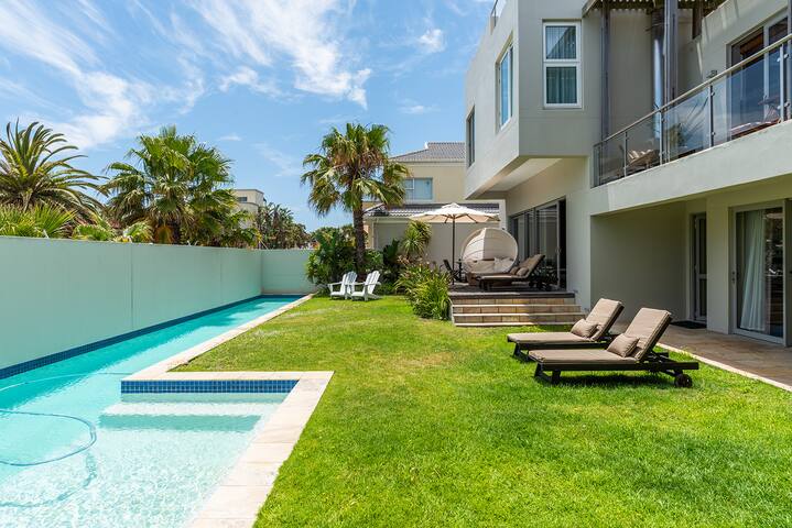 Solar powered Unit with Sea and Mountain Views gallery image 3