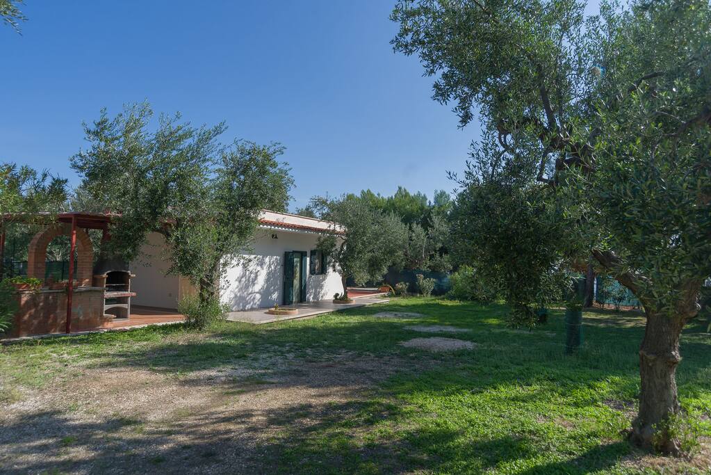 Esterno della Villetta con giardino