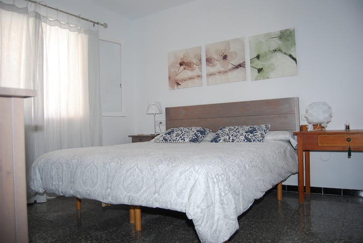 Dormitorio principal con cama 1'80 