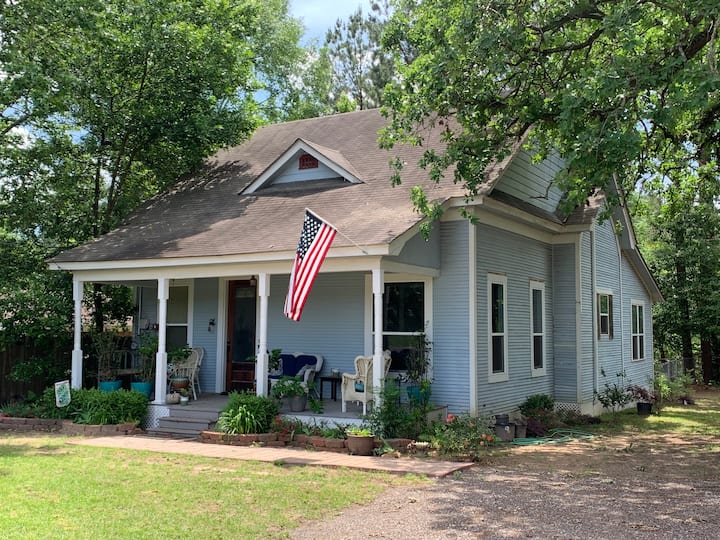 Home in Nacogdoches · ★5.0 · 3 bedrooms · 3 beds · 2 baths