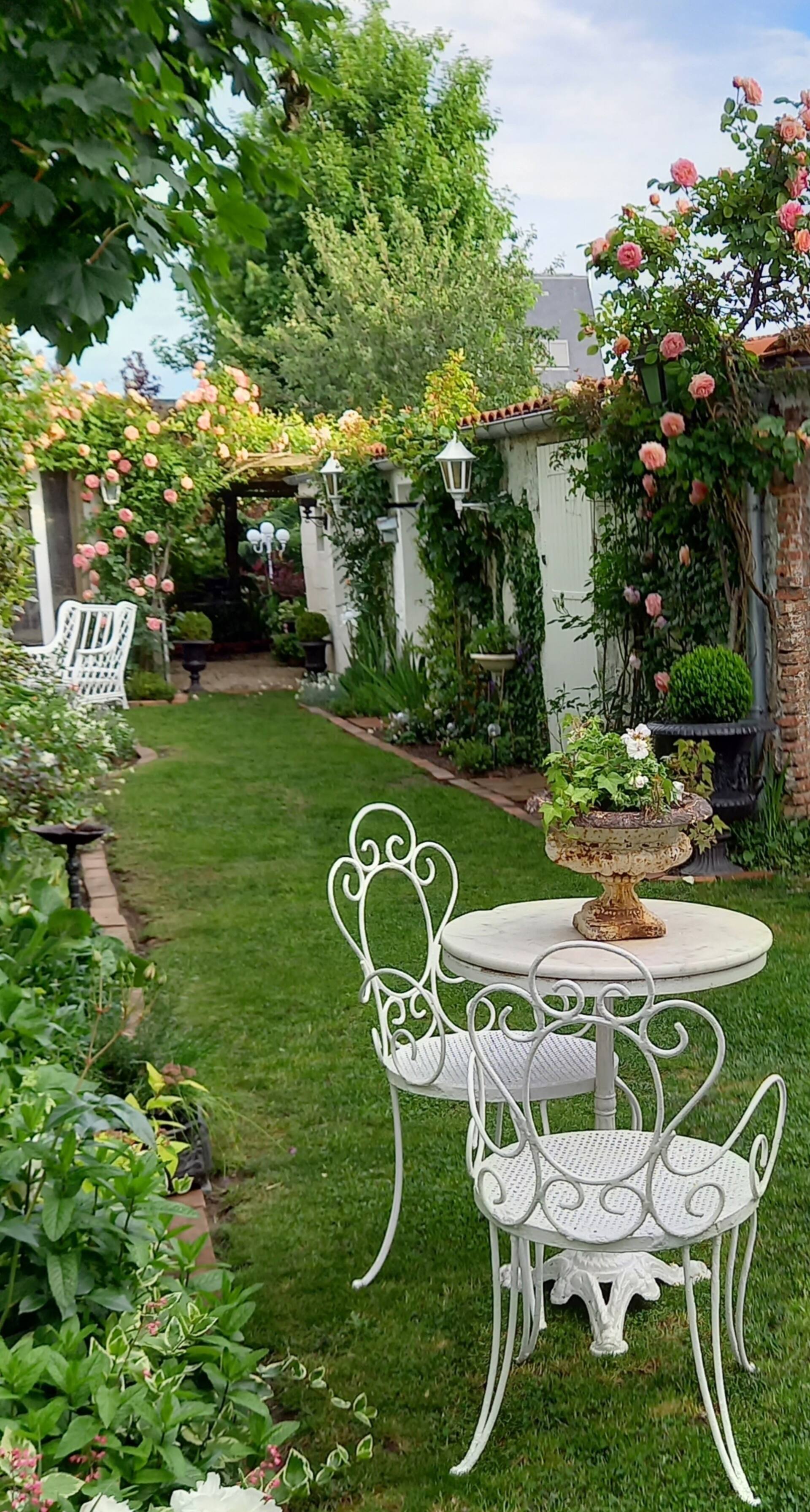 Charming house and private English garden
