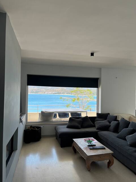 Lakeport house sitia