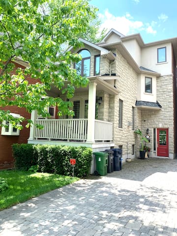 Luxury House – Toronto Upper Beaches