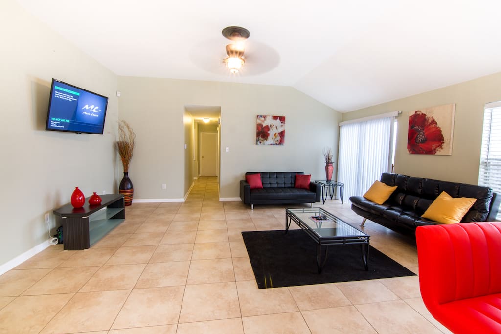 Large Spacious Family Room/Den Includes Two Full Size Futons Sleeps 4 Guest. 50" Flat Screen HDTV, Free WiFi, And Cable.