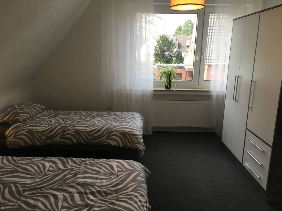 Schlafzimmer 1
