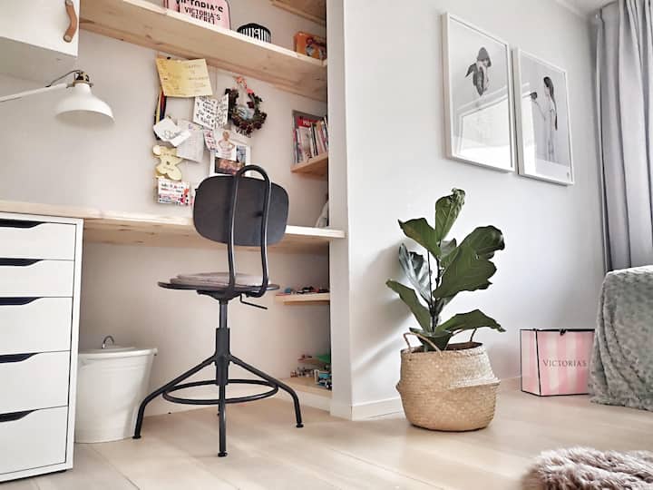 Scrivania integrata nella camera da letto 2