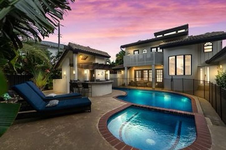 Huge private pool oasis, Steps to beach, golf cart