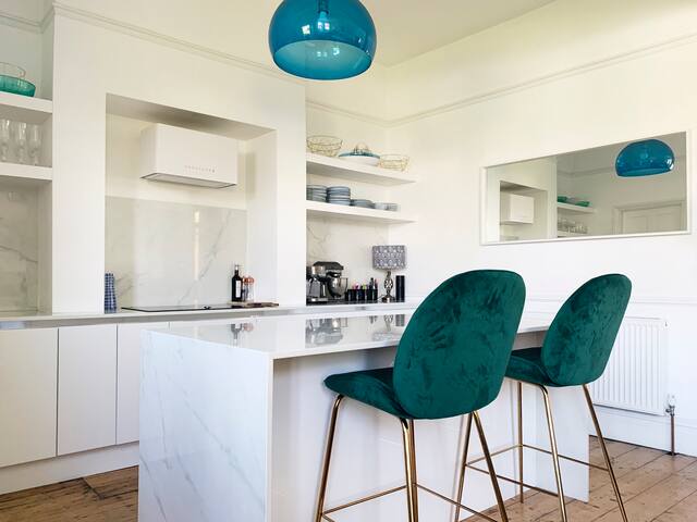 Large beautiful family home in central Bristol gallery image 3