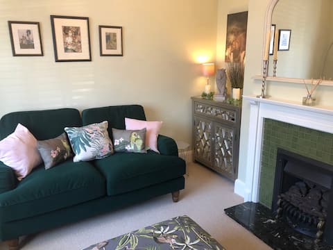 Popular Airbnb listing: Kipper Cottage - moments from Pakefield beach in Suffolk