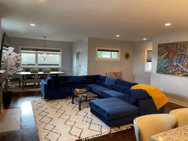 Downtown View Roof Deck*Sleeps 12*1.5 to Broadway gallery image 2