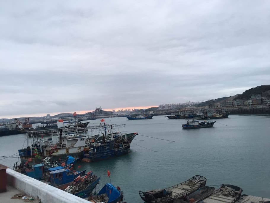 海港码头,在这里你可以体验海岛渔民日出而作,日落而息的生活方式。