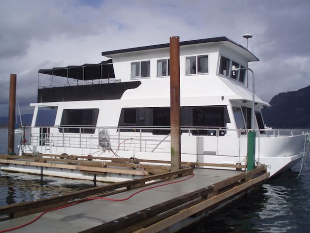 Share a House Boat on the Pacific Ocean
