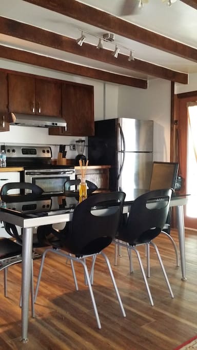 Comfy modern seating for six in kitchen lounge area.