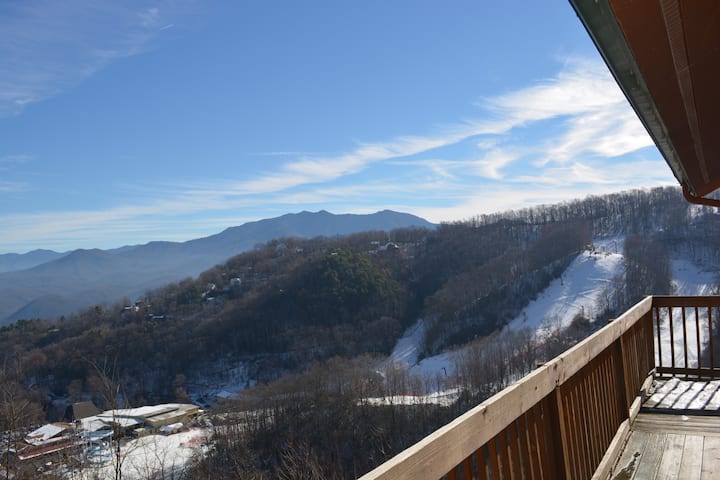 Cabin w/ Top of world view of Smokie mtns & park